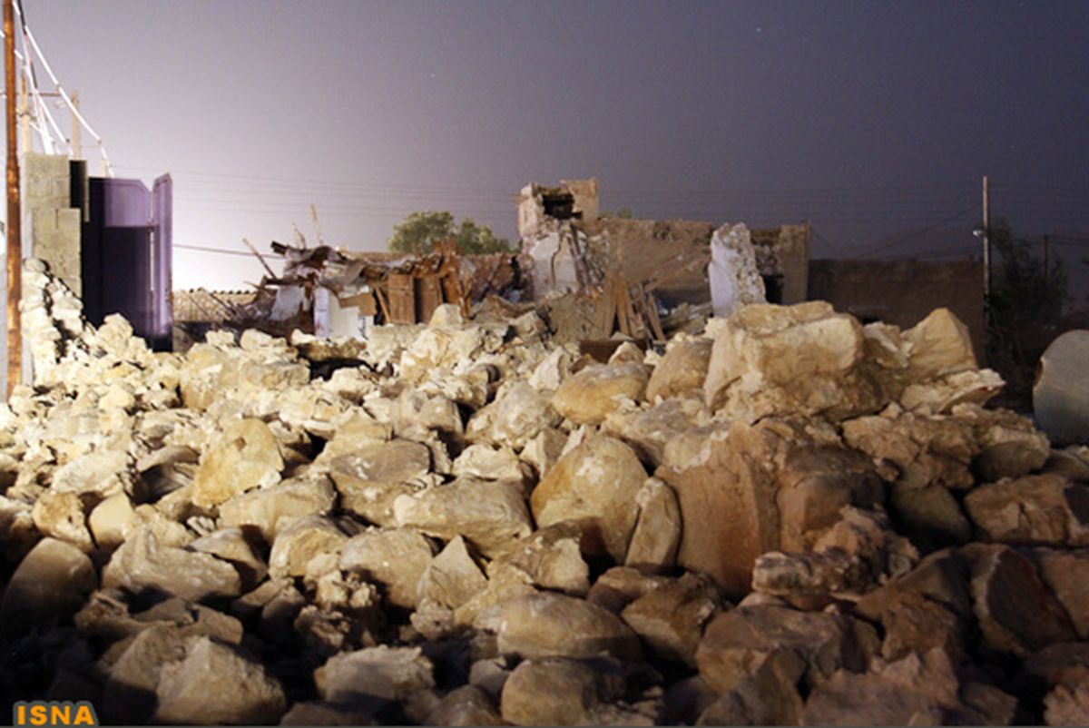Destruição de casas após terremoto que devastou as localidades próximas à cidade de Bushehr | Reuters/Mohammad Salehinia/ISNA