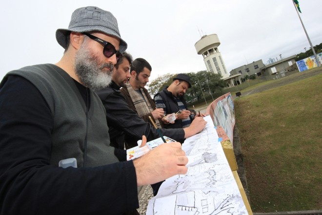 A oito mãos: criação coletiva para celebrar o prazer de desenhar | 