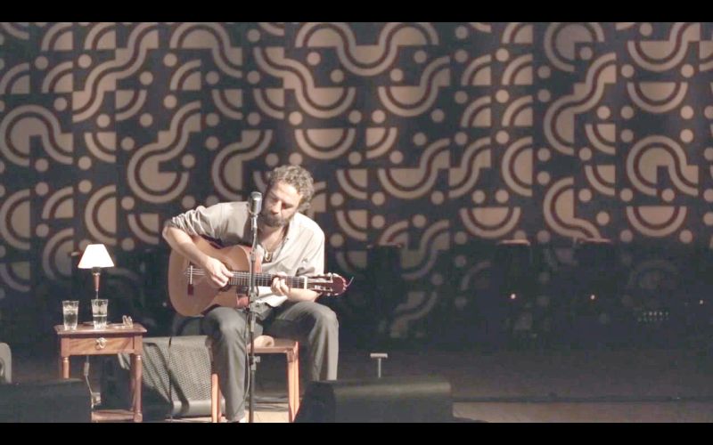 Marcelo Camelo: banquinho e violão em Porto Alegre | Divulgação