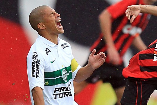 Alex lamenta oportunidade perdida contra o Atlético |