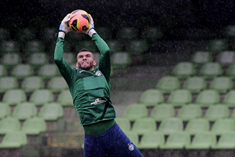 Vanderlei, goleiro do Coritiba, em treino no Alto da Glória | Antonio More/ Gazeta do Povo