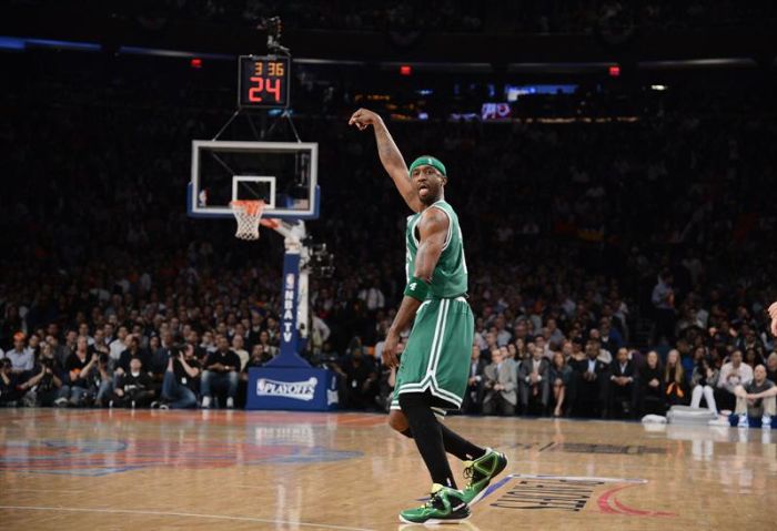 Jason Terry comemora após fazer uma cesta diante do Madison Square Garden perplexo | Andrew Gombert / EFE