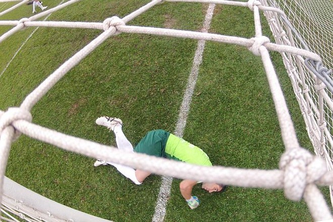 Goleiro do Coritiba, Vanderlei, após fazer defesa no clássico decisivo |