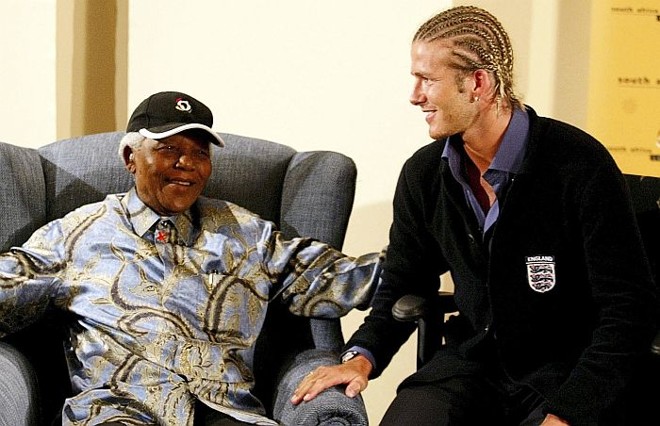 Beckham em visita ao ex-presidente sul-africano Nelson Mandela, durante a Copa de 2010 |