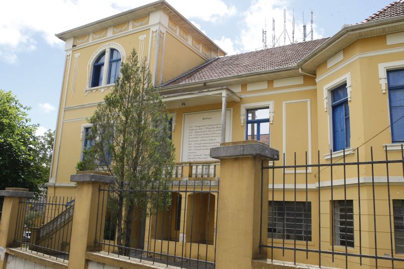 Em janeiro deste ano, o casarão da UPE foi lacrado pela prefeitura de Curitiba depois que se tornou ponto de encontro para usuários de drogas | Henry Milleo / Agência de Notícias Gazeta do Povo