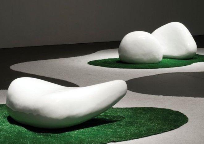 O jardim pop de Erica é feito de grama sintética |