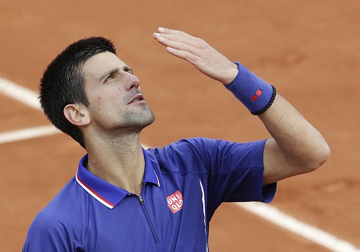 Novak Djokovic comemora vistória sobre o argentino Guido Pella em Roland Garros | Philippe Wojazer / Reuters