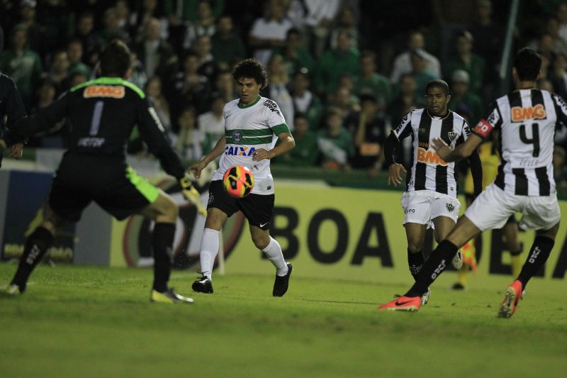 O lateral-direito Victor Ferraz foi um dos melhores do Coxa contra o Galo e deu a assistência para gol de Deivid | Albari Rosa / Gazeta do Povo