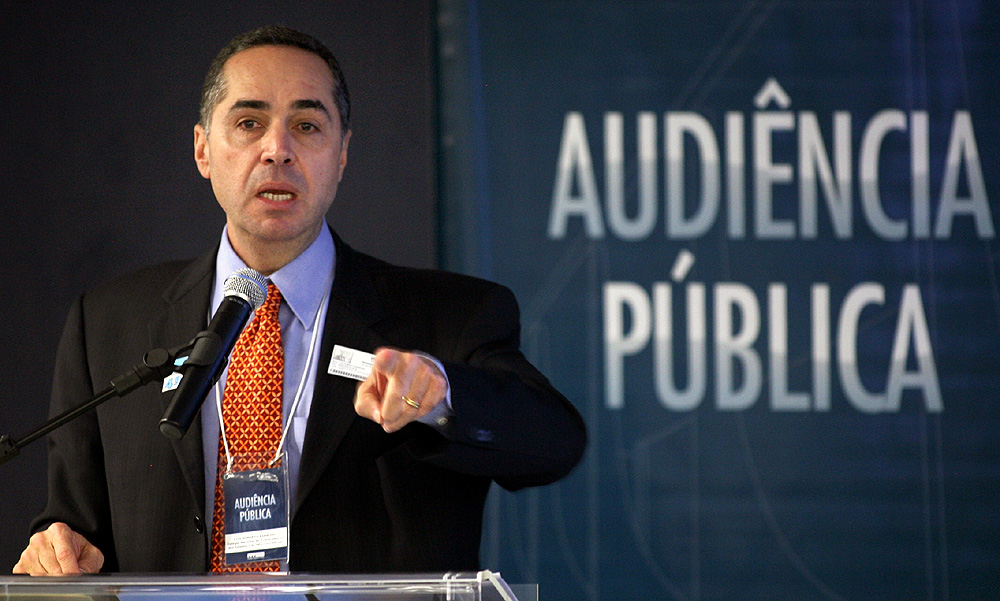 Luis Roberto Barroso, indicado novo ministro do STF pela presidente Dilma nesta quinta-feira (23), é procurador do Rio de Janeiro. Na foto, ele aparece em em audiência pública sobre saúde no STF em 2009 | Nelson Jr. / STF / Divulgação