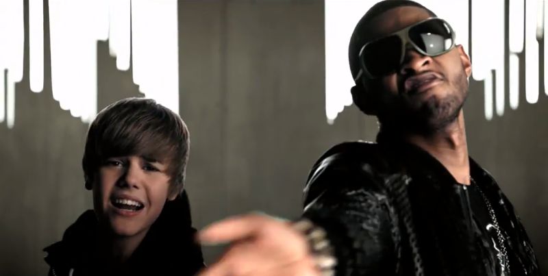 Justin Bieber e Usher, em imagem do clipe da música "Somebody to Love" | Reprodução / Youtube