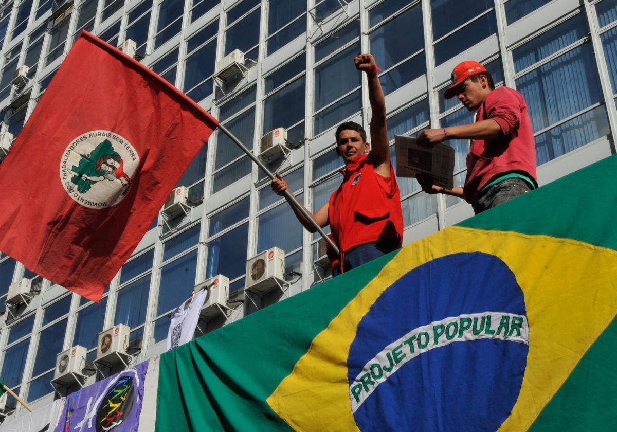 Grupo protesta também contra a privatização de diversas barragens cujas concessões vencem até 2015 | Antonio Cruz/ABr