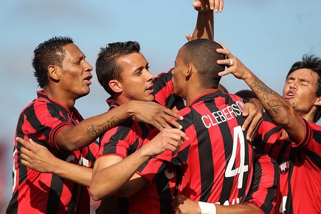 Jogadores do Atlético comemoram o gol de Pedro Botelho contra o Cruzeiro |