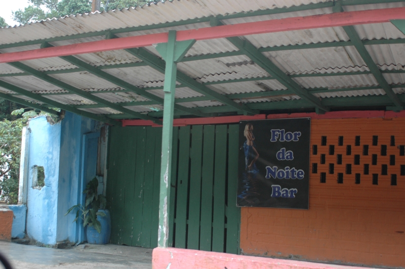 Boate que funciona em uma das áreas: movimento cresceu com a chegada da Techint, a 900 metros dali | Oswaldo Eustáquio/ Gazeta do Povo