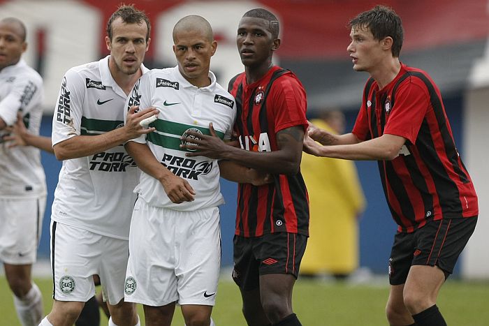 Alex é marcado na primeira decisão do Paranaense | Henry Milléo / Gazeta do Povo