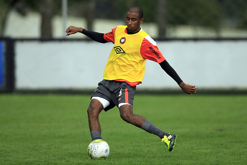 Novo reforço paranista, Paulinho atuou pelo Atlético em 2010 e 2011 | Hedeson Alves / Arquivo / Gazeta do Povo
