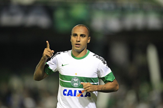 Deivid comemora o gol do Coxa contra o Galo | 