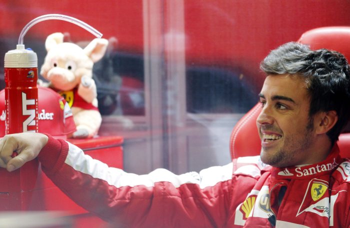 Alonso comemora o bom resultado no treino livre do GP da Espanha | Albert Gea / Reuters