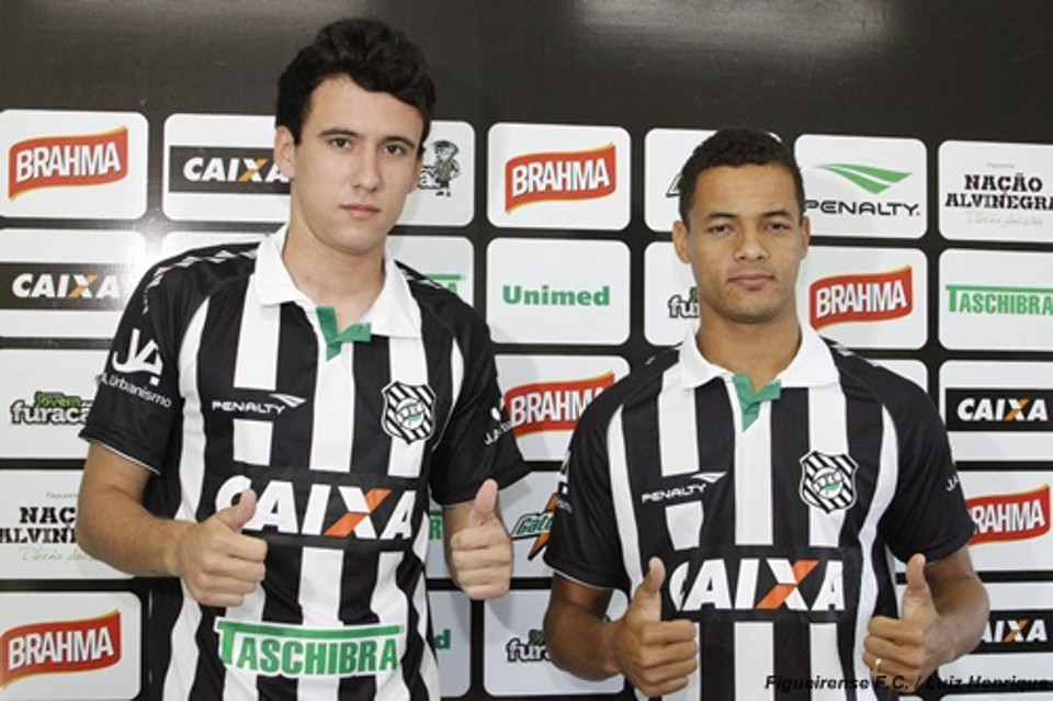 Pablo (esq), ex-Atlético, foi apresentado no Figueirense | Divulgação Figueirense