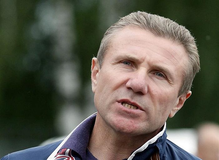 Detentor de 35 recordes mundiais no salto com vara, Sergei Bubka é o mais jovem candidato à presidência do Comitê Olímpico Internacional | Sergey Dolzhenko / EFE