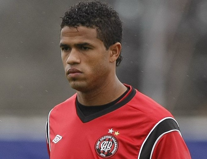 Léo nem viajou com o elenco rubro-negro para a partida contra o Flamengo, em Joiville | Henry Milléo / Gazeta do Povo