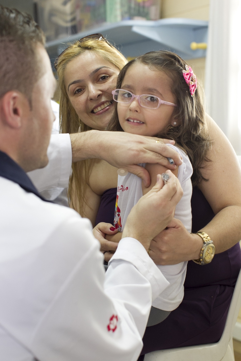 Pietra Vilas Boas, de 4 anos, já tomou a vacina | Diego Pisante/ Gazeta do Povo