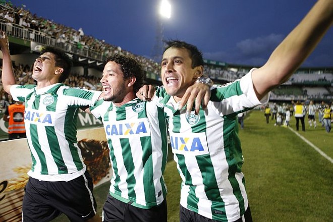 Leandro Almeida, Arthur e Robinho comemoram o título do Paraense de 2013 | 