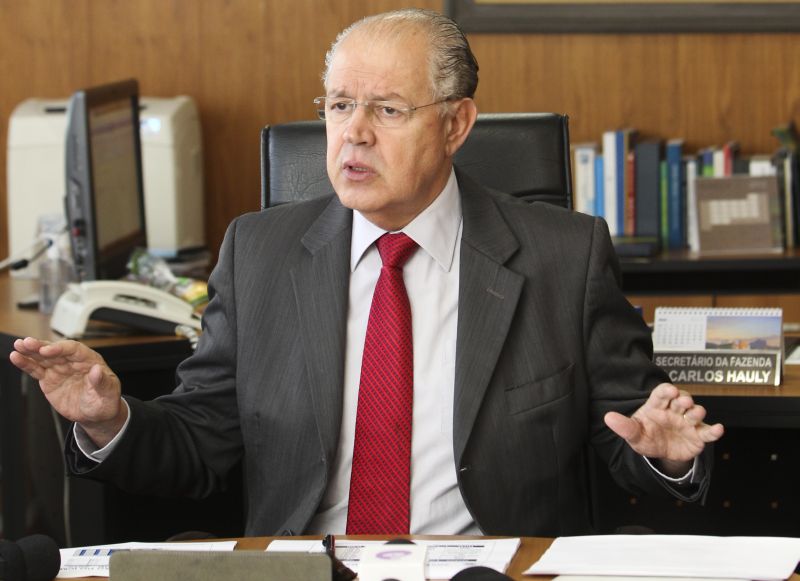 De acordo com Luiz Carlos Hauly, secretário da Fazenda no Paraná, não foi possível diminuir o Índice de Responsabilidade Fiscal devido as contratações feitas pelo estado, cerca de 23 mil nas áreas de educação, saúde e segurança pública | Daniel Castellano / Agência de Notícias Gazeta do Povo
