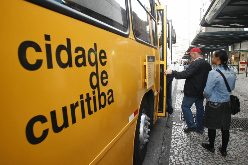 Paralisação está prevista para ocorrer entre 9 e 10 horas | Hugo Harada/ Gazeta do Povo