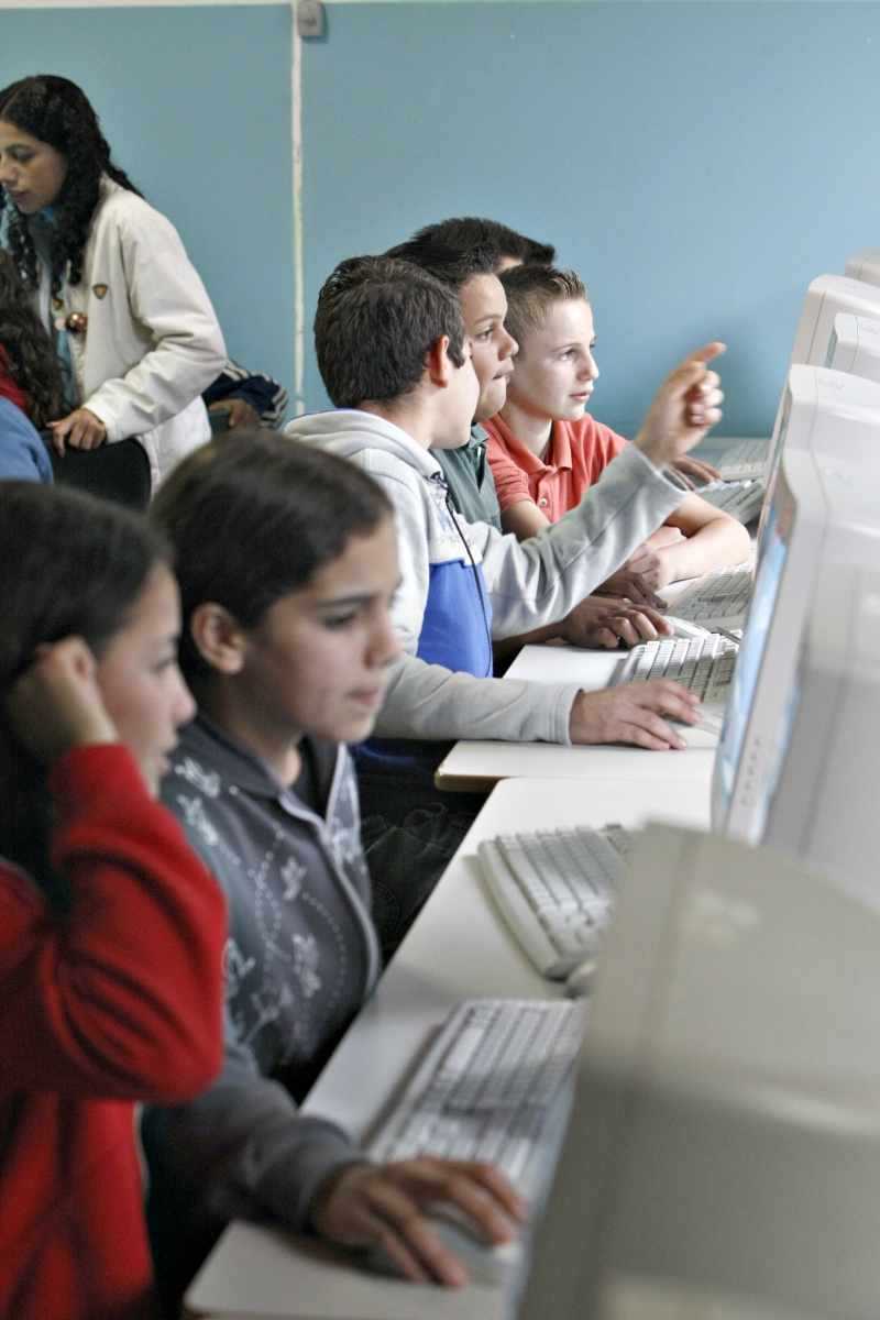 Mais de 60% dos alunos da rede pública têm acesso à rede | Marcelo Elias/ Arquivo/ Gazeta do Povo