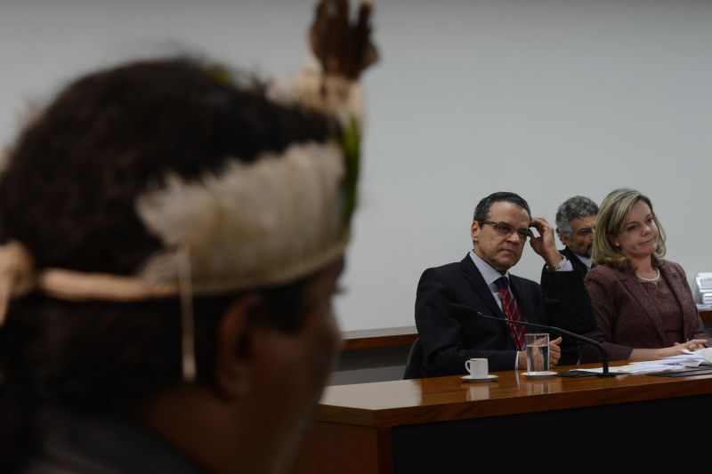 O presidente da Câmara, Henrique Alves, e Gleisi Hoffmann: ministra fez críticas à capacidade da Funai para fazer demarcações | Fábio Rodrigues Pozzebom/ABr