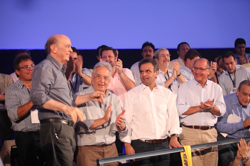 José Serra, Fernando Henrique Cardoso, Aécio Neves e Geraldo Alckmin, durante a convenção do PSDB: corrida para tomar o poder em 2014 | Divulgação / PSDB