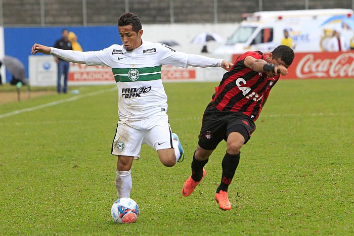 Rafinha não poupou críticas às condições da Vila Olímpica do Boqueirão após o empate com o Atlético | Antonio More / Gazeta do Povo