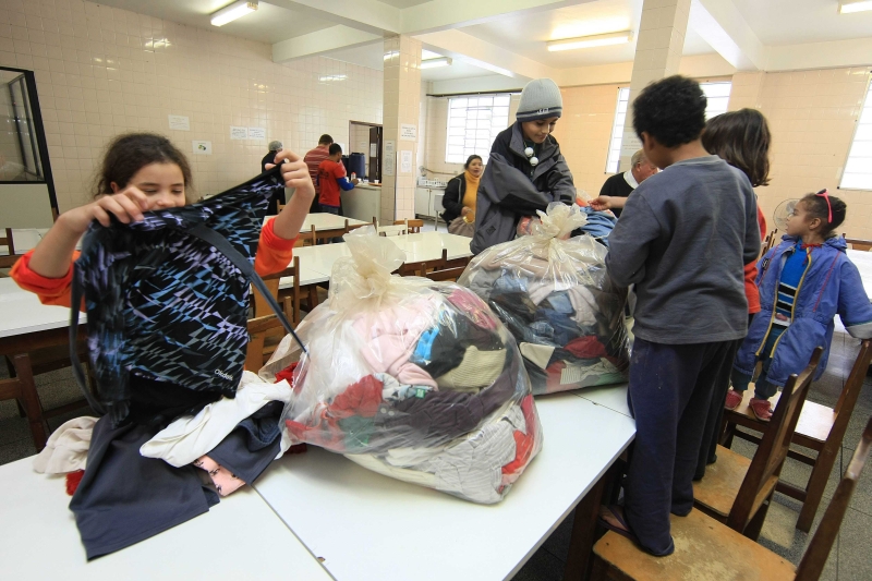 O Lar São João Batista foi um dos que recebeu agasalhos do Sesc no ano passado | Ivonaldo Alexandre/Arquivo/Gazeta do Povo