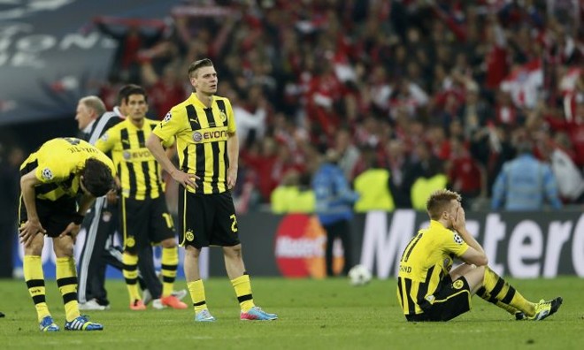 Jogadores do Borussia lamentam a derrota. Equipe fez excelente campanha na Liga |