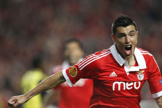 Oscar Cardozo marcou dois gols e foi o destaque na classificação do Benfica | 