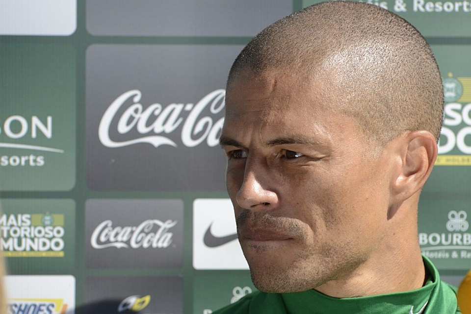 Para Marquinhos, Alex sente a sequência de jogos por se doar demais durante as partidas | Henry Milléo / Agência de Notícias Gazeta do Povo
