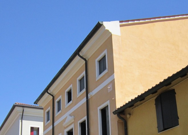 O livro Arquitetura Italiana em Curitiba buscou exemplares no Vêneto, na Itália, como a casa da foto, similar a muitas encontradas na capital paranaense |