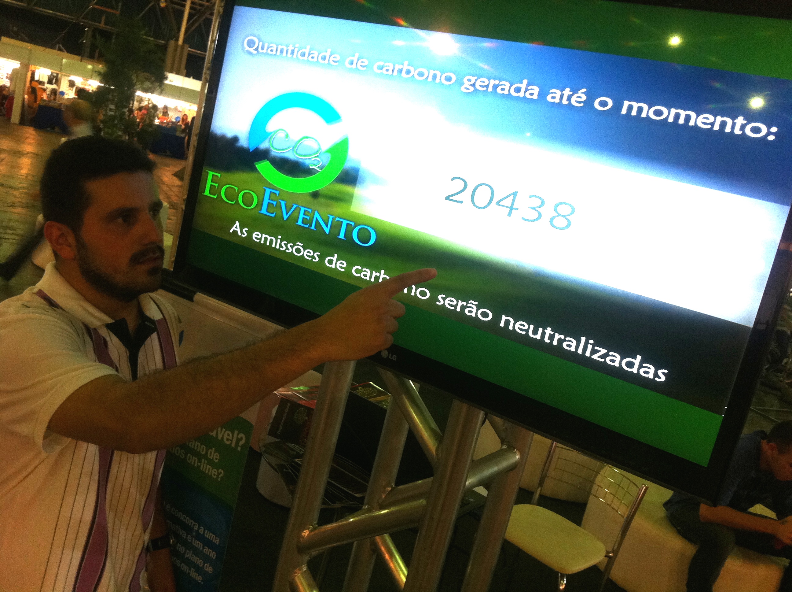 Severiano já sabe o valor final aproximado, mas a ideia foi mostrar o número de forma interativa | William Kayser / Gazeta Maringá