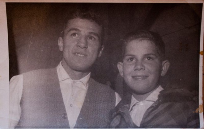 Rui César Wendt, um dos filhos do Rei, ao lado de Eder Jofre |