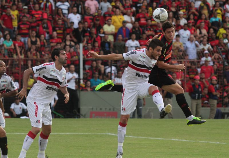 Santa Cruz venceu o Sport na Ilha do Retiro e conquistou o tricampeonato estadual | Arnaldo Carvalho / JC Imagem / Folhapress