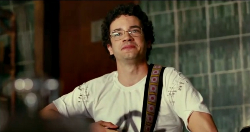 O ator Thiago Mendonça surpreendeu na interpretação do astro, deixando para trás sua associação a Dois Filhos de Francisco | Divulgação