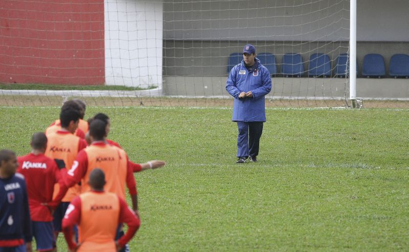 Dado Cavalcanti, técnico do Paraná: estratégia diferente para se adaptar ao gramado do Boqueirão | Albari Rosa/ Gazeta do Povo