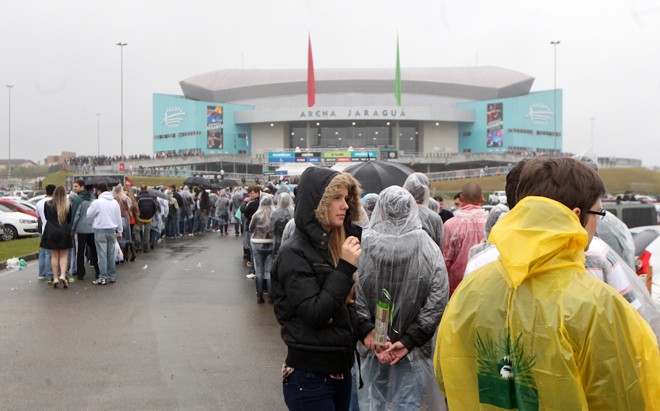 Capa de chuva virou artigo de luxo na cidade |