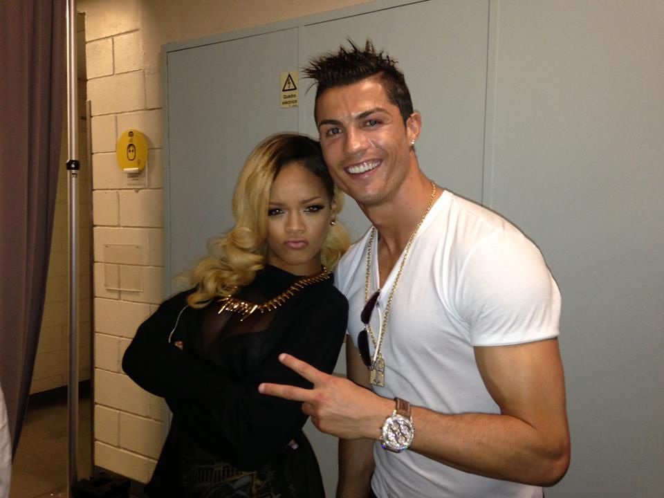 A cantora Rihanna com o jogador Cristiano Ronaldo | Reprodução / Facebook