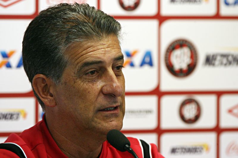 Treinador Ricardo Drubscky espera que o Atlético controle a ansiedade na estreia do Brasileiro | Felipe Rosa / Gazeta do Povo