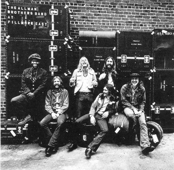 At Fillmore East (1971)- The Allman Brothers Band - Um show de técnica e improviso musicais, literalmente. Em seus quase 23 minutos,