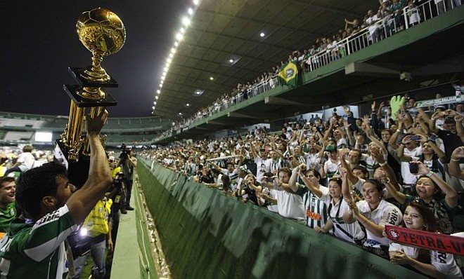 Torcida comemora o quarto título paranaense seguido do Coritiba | 