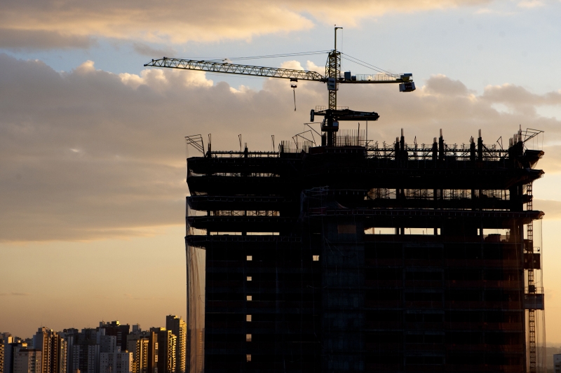 Após anos de bons resultados, construção civil dispensou 104 mil trabalhadores em abril | Henry Milleo/ Gazeta do Povo