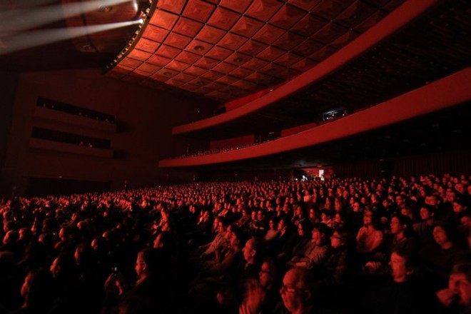 Casa cheia para ouvir hits e músicas menos conhecidas | 