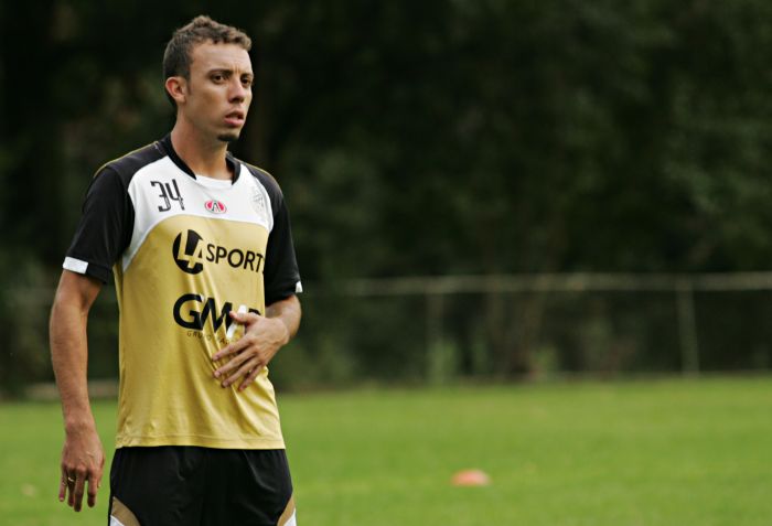 Paulo Sérgio, na foto ainda quando jogava no Operário, aguardava liberação do STJD para estrear pelo Paraná | Josue Teixeira/ Gazeta do povo
